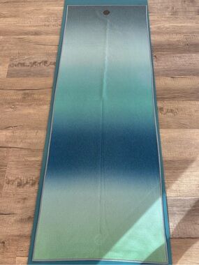 Manduka Yogitoes towel